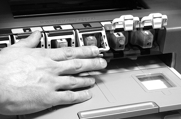 Перезаправляемые картриджи HP 177 в принтере