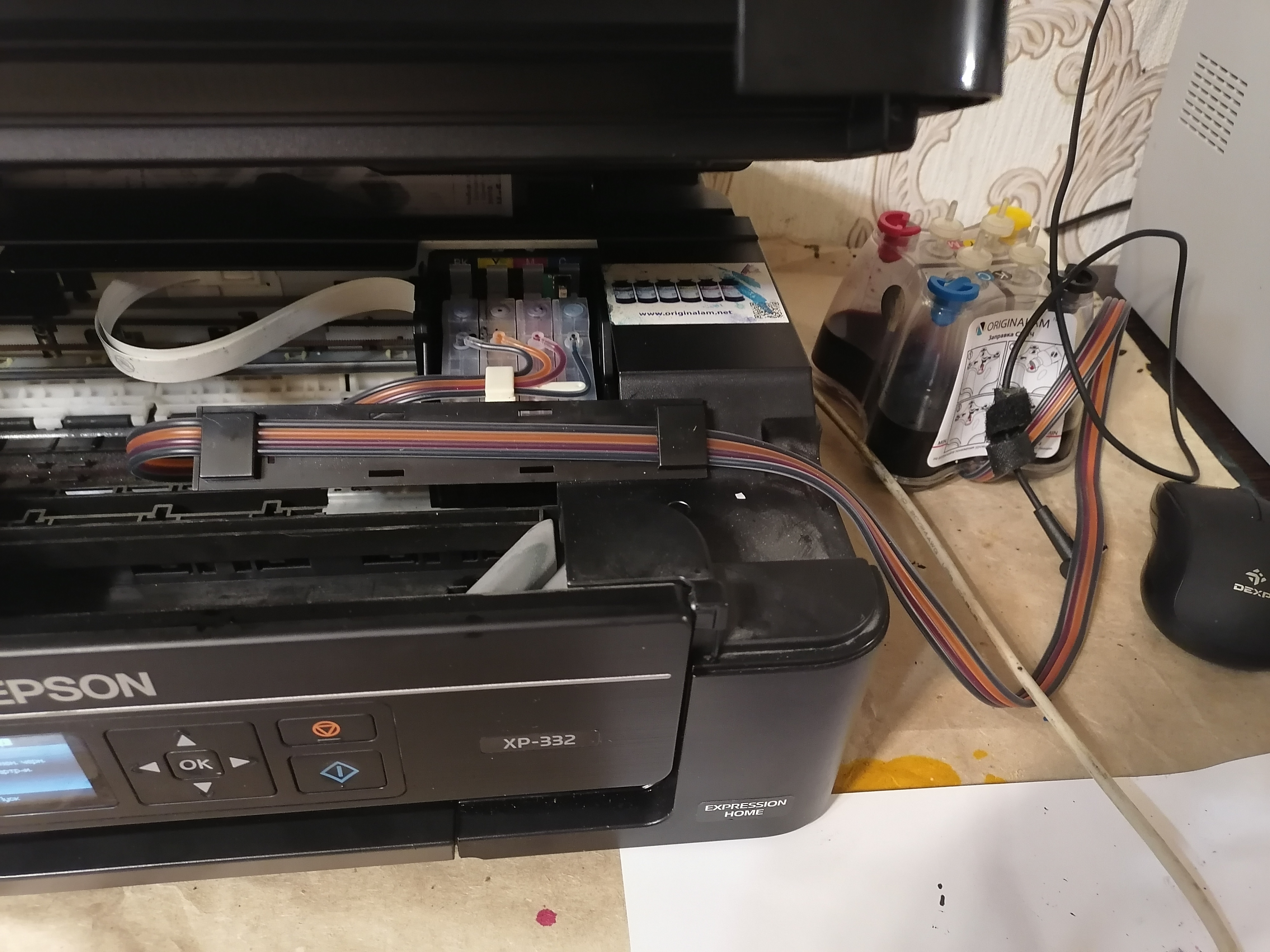 Принтер печатает красным оттенком: решение вопроса