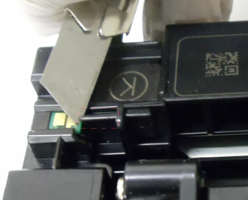 Удаление защитной перегородки для извлечения чипа лазерного картриджа